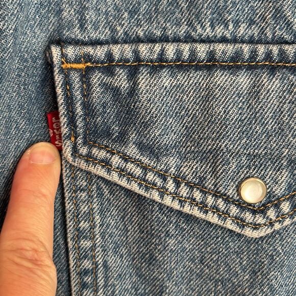 Levi's Men Unisex Classic Blue Button-Up Shirt western denim shirt jacket medium - Picture 5 of 11